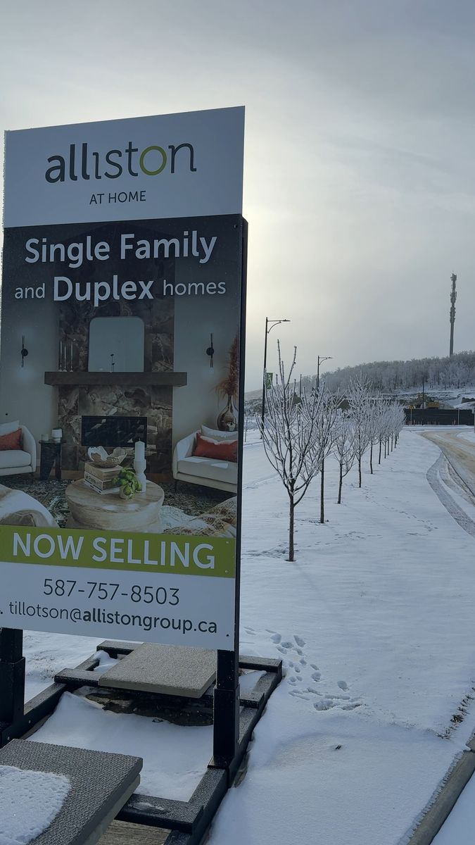 Alliston community sign, Now Selling, at the Tillotson site