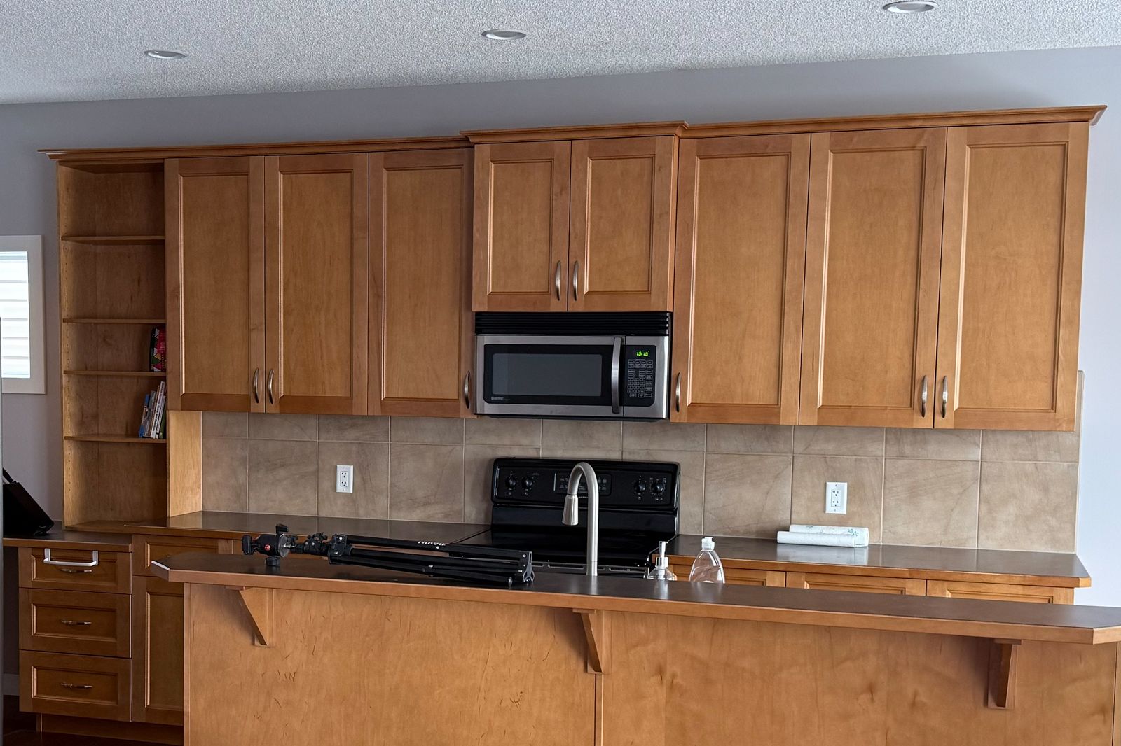 Oak kitchen cabinets before painting, Everoak Park
