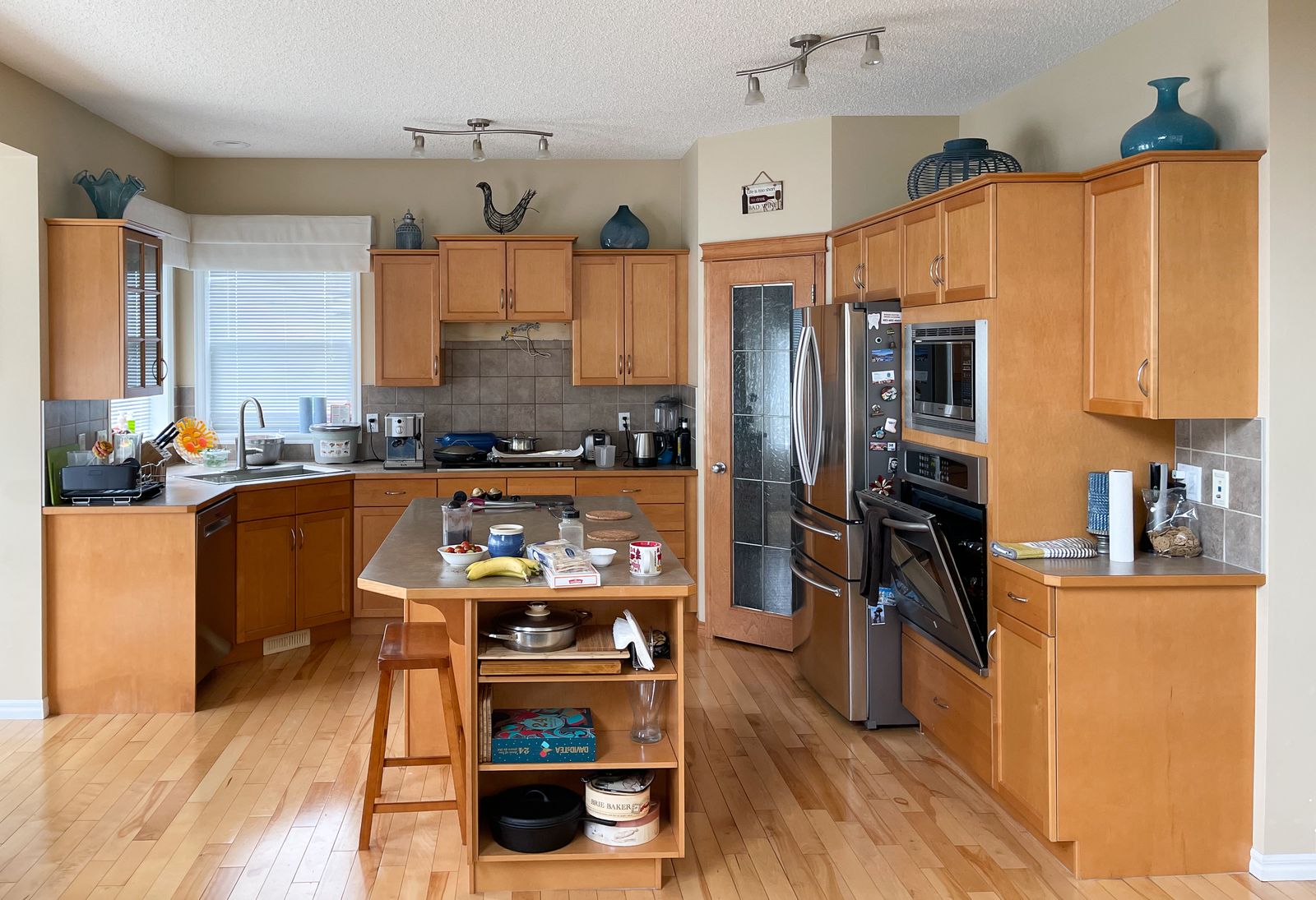 Honey oak kitchen before remodeling, Tuscany